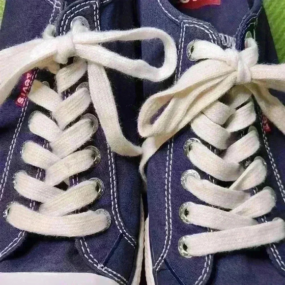 Men's Levi's Strauss navy blue canvas,lace-up, casual  tennisshoe size 9.5 nice - Picture 13 of 16